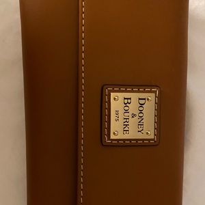Dooney Burke tan wallet